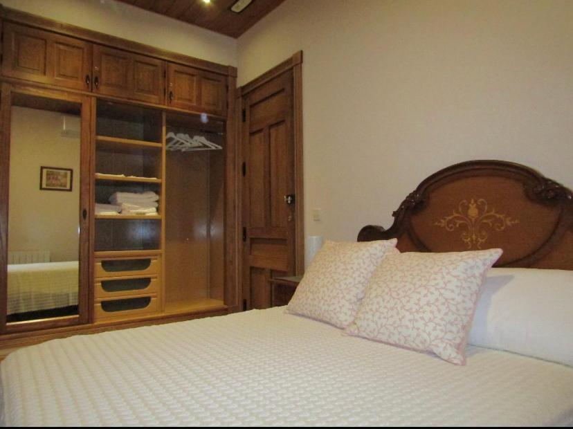 Valdepielagos Casa Rural San Isidro מראה חיצוני תמונה